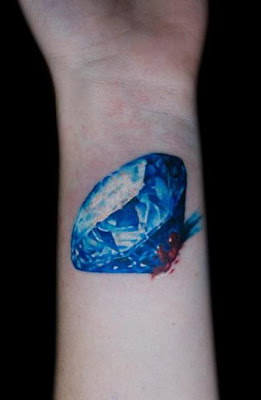 tatuagem de diamante no pulso