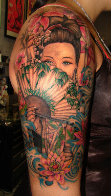 tatuagem de gueixa no braço